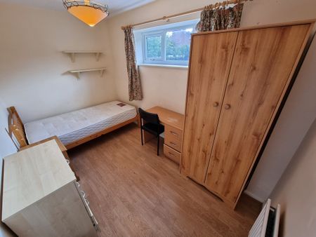 6 Bed Student Accommodation - Photo 4