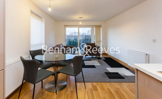 2 Bedroom flat to rent in Zodiac Close, Edgware, HA8 - Photo 1