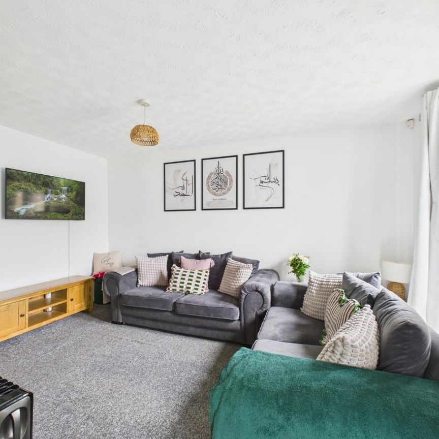 2 bedroom House To Let Total Size: 625 SQ FT - Photo 1