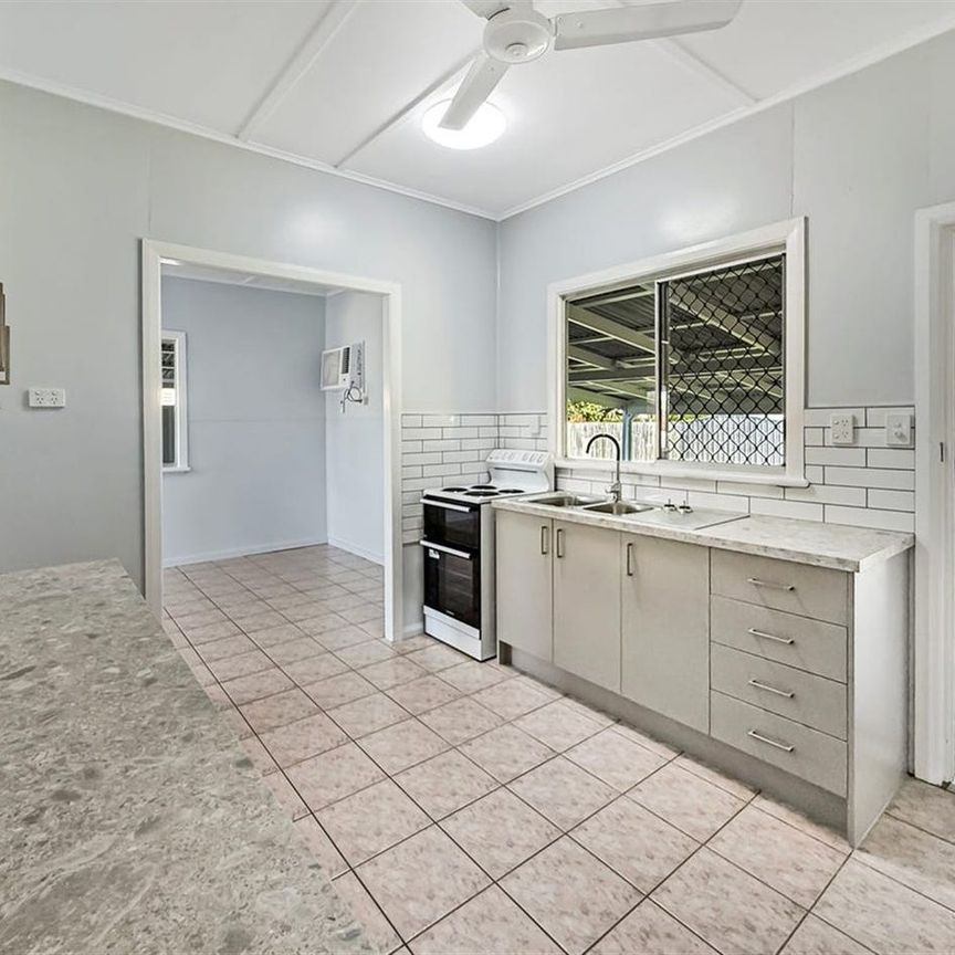 RENOVATED 3 BEDROOM HOME IN MUNDINGBURRA + HUGE BLOCK! - Photo 1