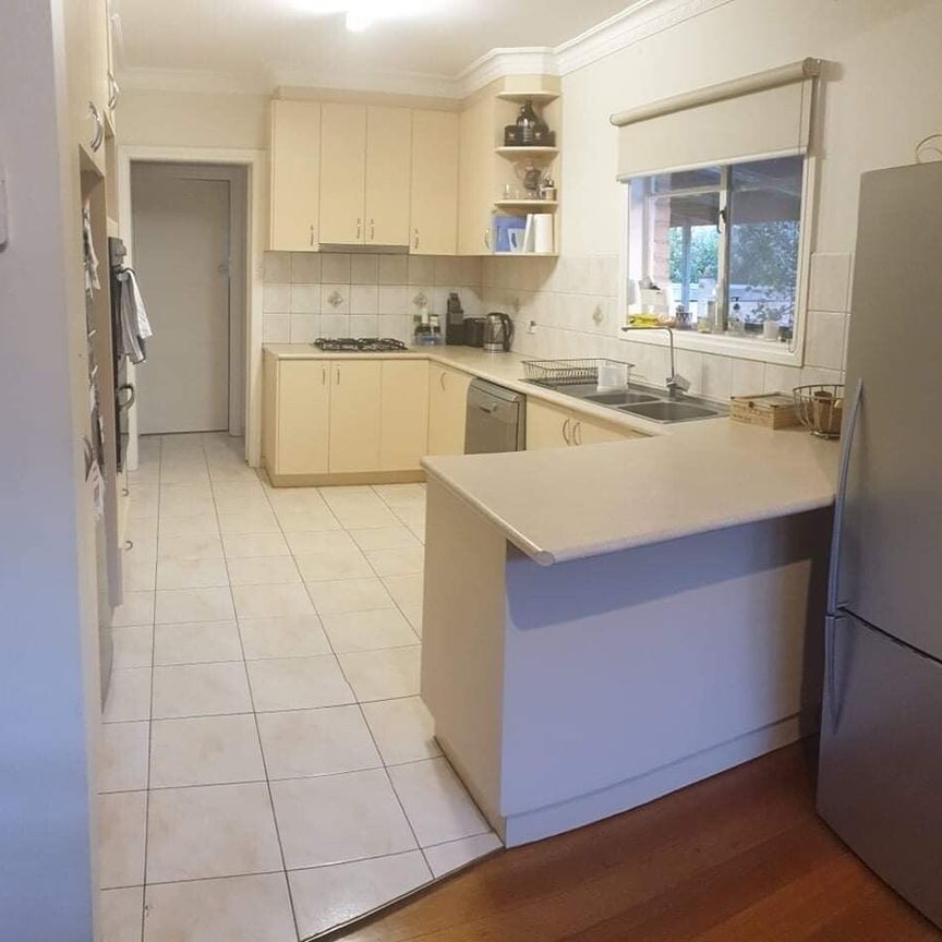 Bentleigh East - Photo 1