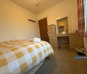 3 bedroom semi-detached house to rent - Photo 6