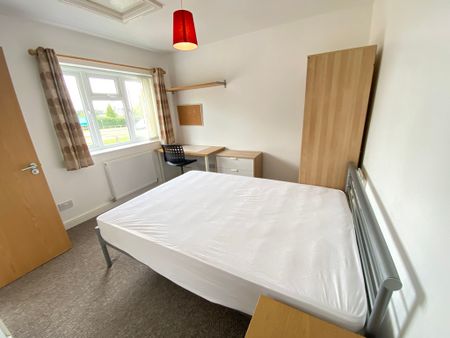 6 Bed Student Accommodation - Photo 5