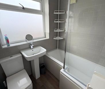 30, Wesley Garth, Leeds, West Yorkshire, LS11 8RF - Photo 1