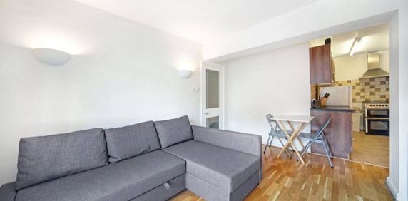 1 bedroom flat in London - Photo 2