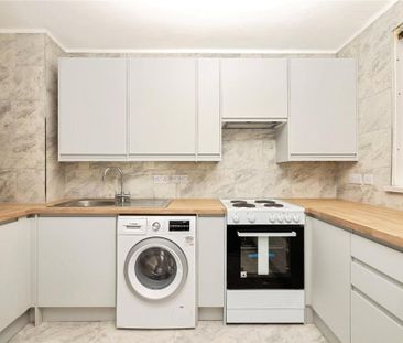 3 bedroom flat to rent - Photo 6