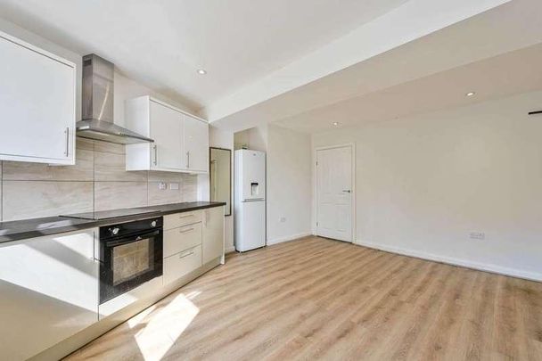 Windsor Close, Godalming, GU7 - Photo 1
