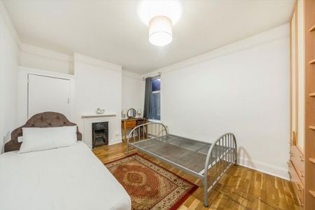 3 bedroom flat to rent - Photo 3