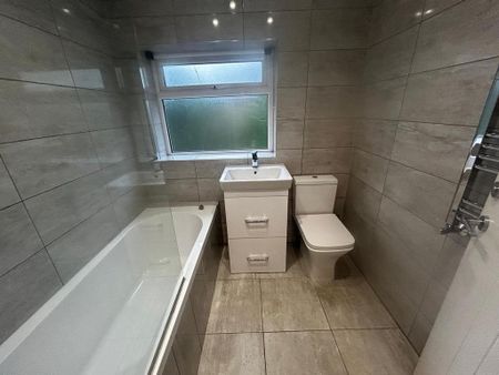 3 bedroom semi-detached house to rent - Photo 5