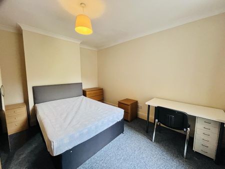 5 bedroom detached house to rent - Photo 3