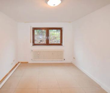 Einfamilienhaus mit Doppelgarage und Garten in zentraler und dennoc... - Photo 4