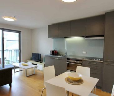 Modern 1 Bedroom Apartment - FURNISHED - Photo 3