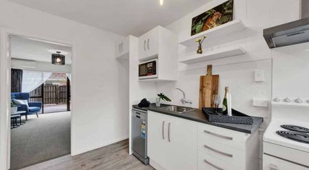 Modernised and Cosy! - Photo 2