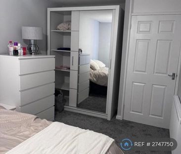 4 bedroom end of terrace house to rent - Photo 5