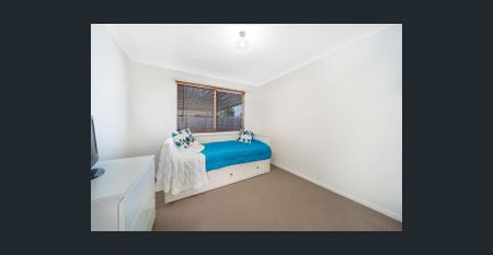 Spacious Family Home with Huge Outdoor Area in Convenient Meadowbrook Location - Photo 4