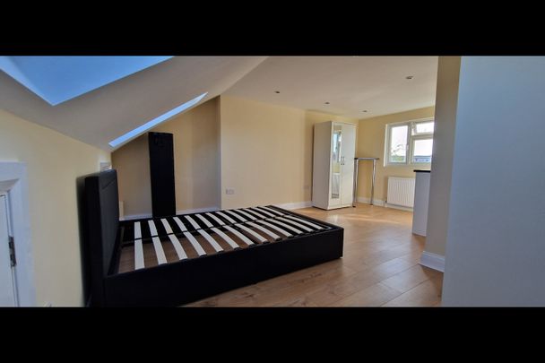 Studio Flat, Streatham Vale, SW16 - Photo 1
