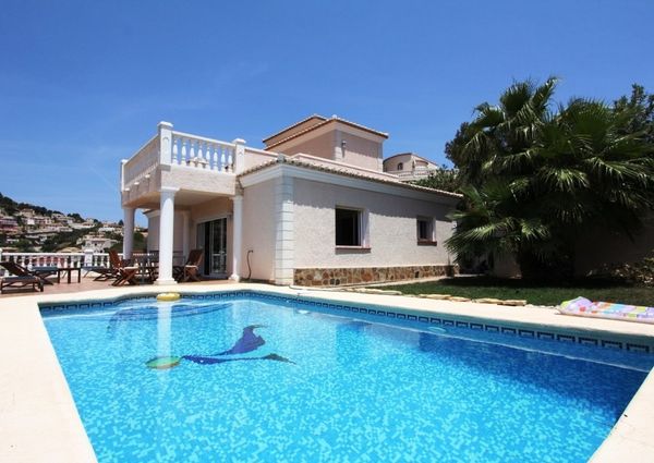 Villa for rent with 3 bedrooms with swimming pool and sea views