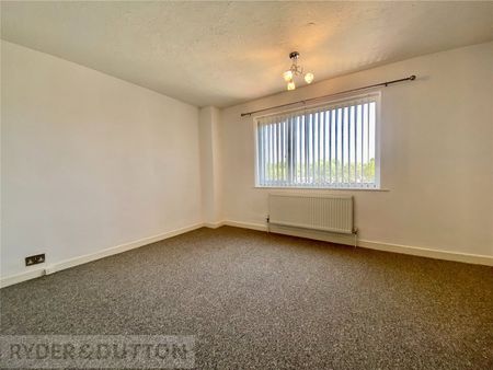 Flat To Rear Chadderton Reform Club, Middleton Road, Chadderton, Oldham, OL9 - Photo 5