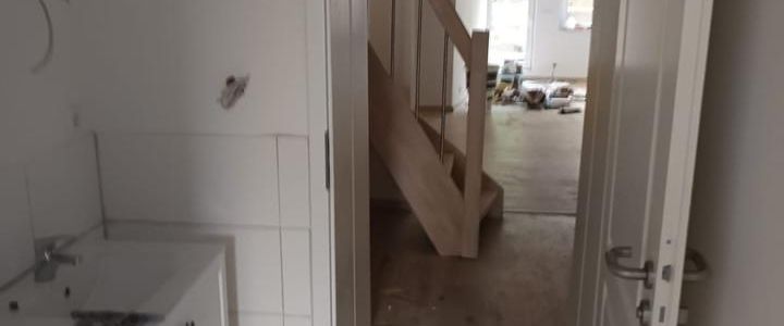 Lichtdurchflutete 3 Zimmer Altbau Wohnung mit Garten - Photo 1