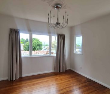 Charming two bedroom home on Clayton Road - Photo 4