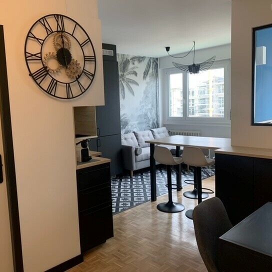 Tastefully furnished 2-room apartment - Separate bedroom - Photo 1