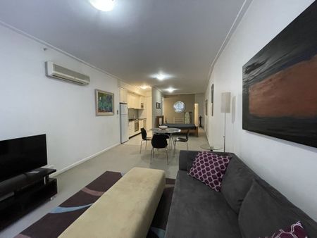 Stylish Furnished Studio Apartment in the Heart of the City - Photo 4