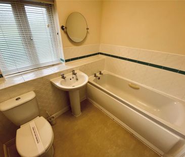 3 bedroom semi-detached house to rent - Photo 3