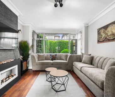 3 Bed Detached House, Carrholm Mount, LS7 - Photo 2