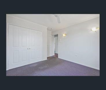 Well-presented split level home with Solar - Photo 5