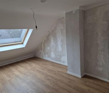 Kleine 2 ZKB Dachgeschoß Wohnung im 5.OG ohne Aufzug zu vermieten! - Foto 1