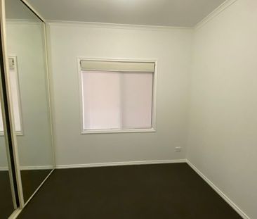 LOVELY MODERN THREE BEDROOM HOME WITH NEW KITCHEN, FRESH PAINT, NEW... - Photo 3