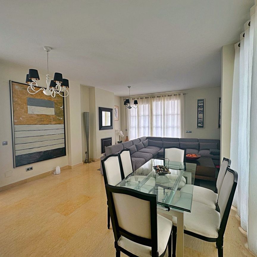 Detached Villa in Selwo - Photo 1