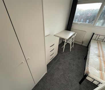 Room in a Shared House, Roxeth Hill, HA2 - Photo 2