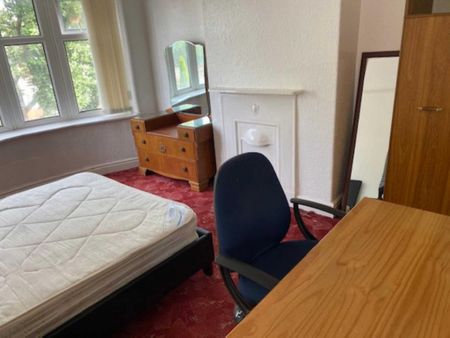 4 bedroom semi-detached house to rent - Photo 3