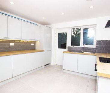 2 bedroom semi-detached house to rent - Photo 4