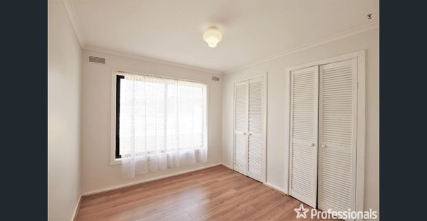 4 bedroom home with 2 living areas - Photo 1