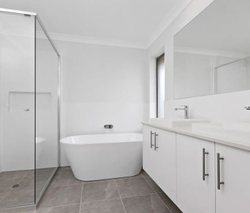 Five-Bedroom House - Photo 5