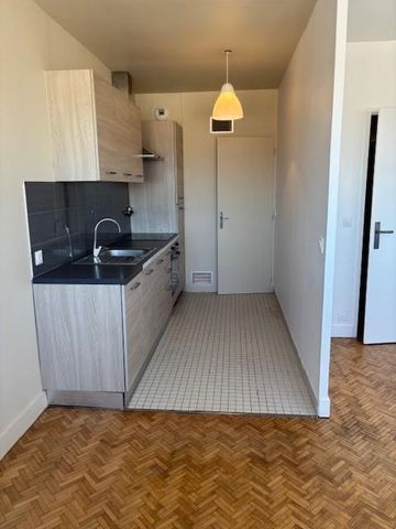 Location Appartement 1 pièce 39m² LYON 7ème - Photo 5