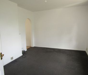 3 bed House - To Let - Photo 2
