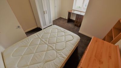 4 bedroom House in Langdale Gardens, Leeds - Photo 1