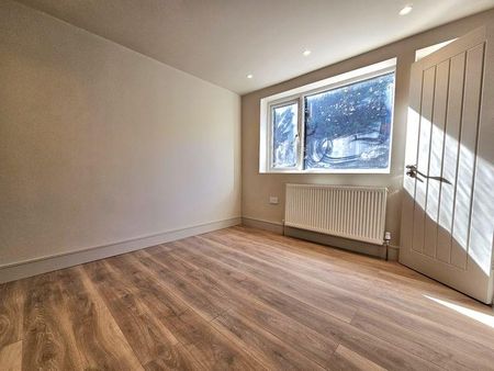 6 bedroom terraced house to rent - Photo 3