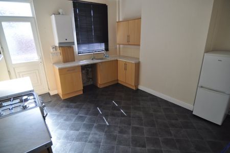 2 bed Terraced - To Let - Photo 4