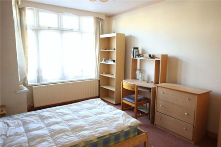 3 bedroom end of terrace house to rent - Photo 2