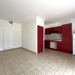 Location Appartement 1 pièce 24m² LA ROCHE SUR YON 85000 - Photo 2