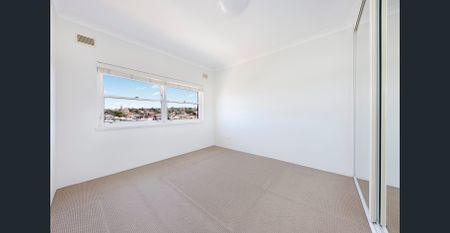 Sunny One Bedroom Apartment With Ocean Glimpses - Photo 5