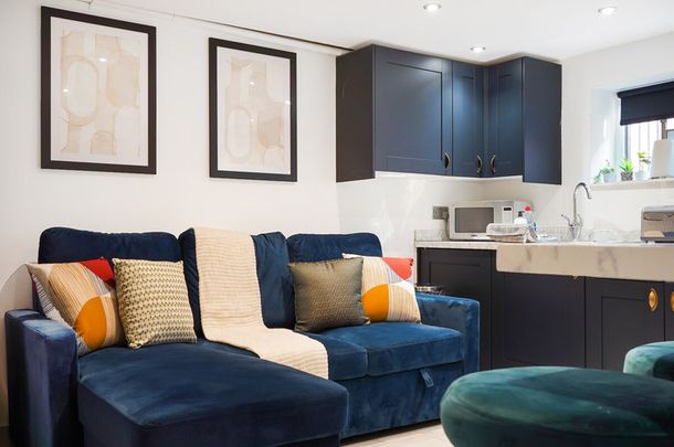 Lower Oxford Street - Photo 1