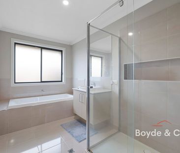 Spacious 4–5 Bedroom Family Home - Photo 4