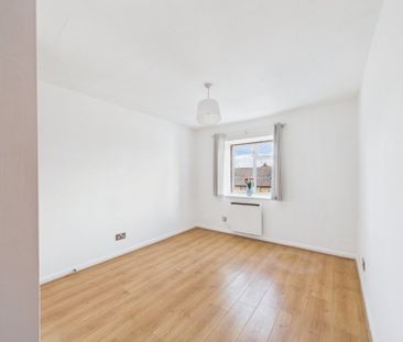 Edgell Road, Staines-upon-Thames, Surrey,TW18 - Photo 4