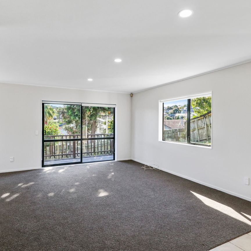 Modern three bedroom home In Goodwood Heights! - Photo 1