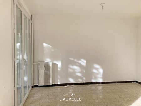 Location Appartement 3 pièces 72m² CHATEAURENARD 13160 - Photo 4